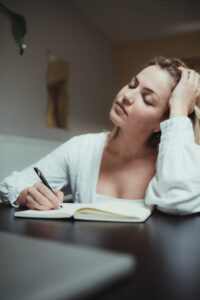 Manifestation Journal Prompts That Wake Up Your Inner Creator